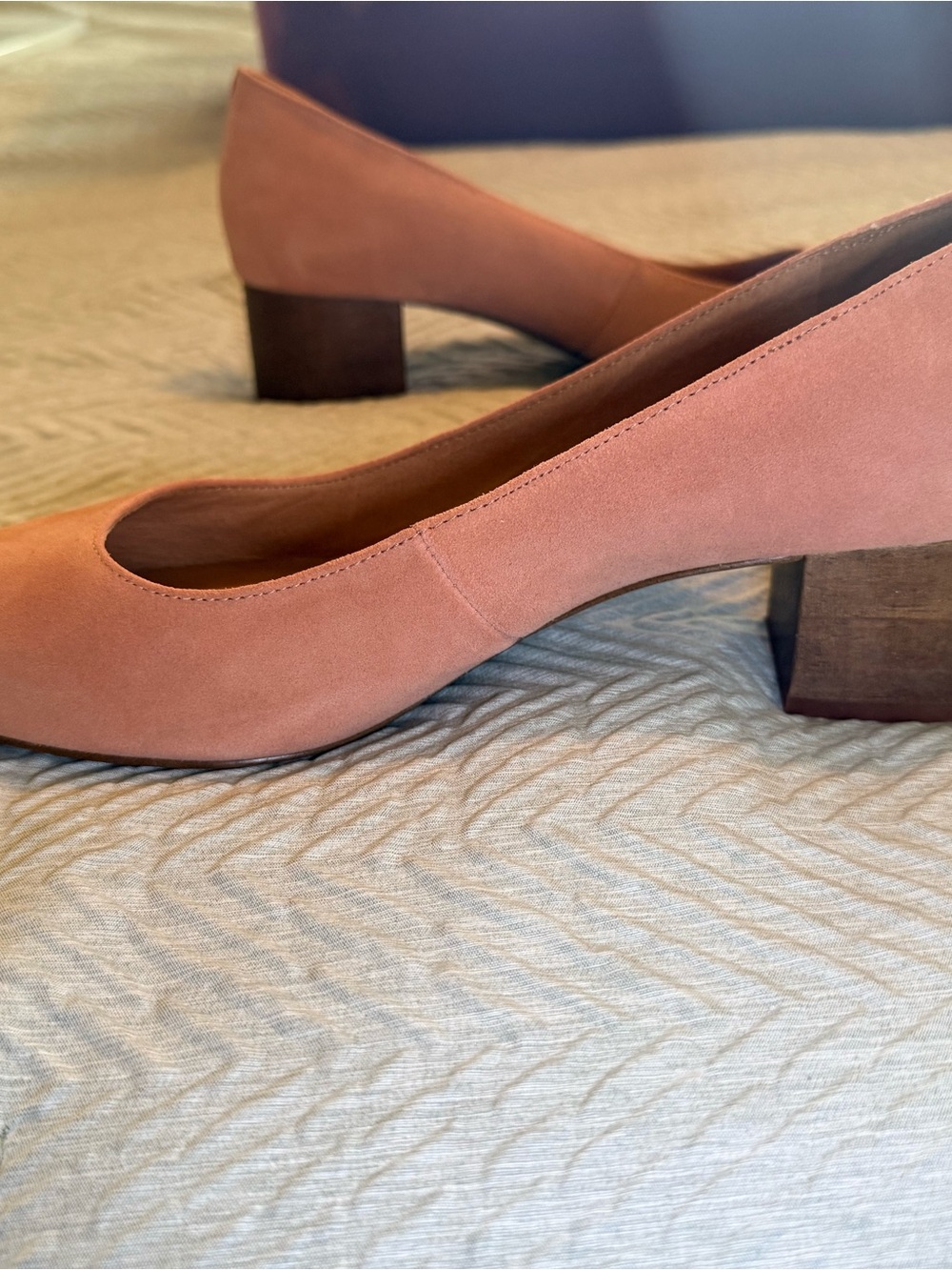Madewell Suede Block Heel Pumps in Peachy Coral - Picture 4 of 7